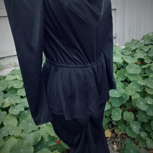 80s Glam:Black Puffed Shoulder Vintage Pantsuit with Flounce - Picture 9 of 10
